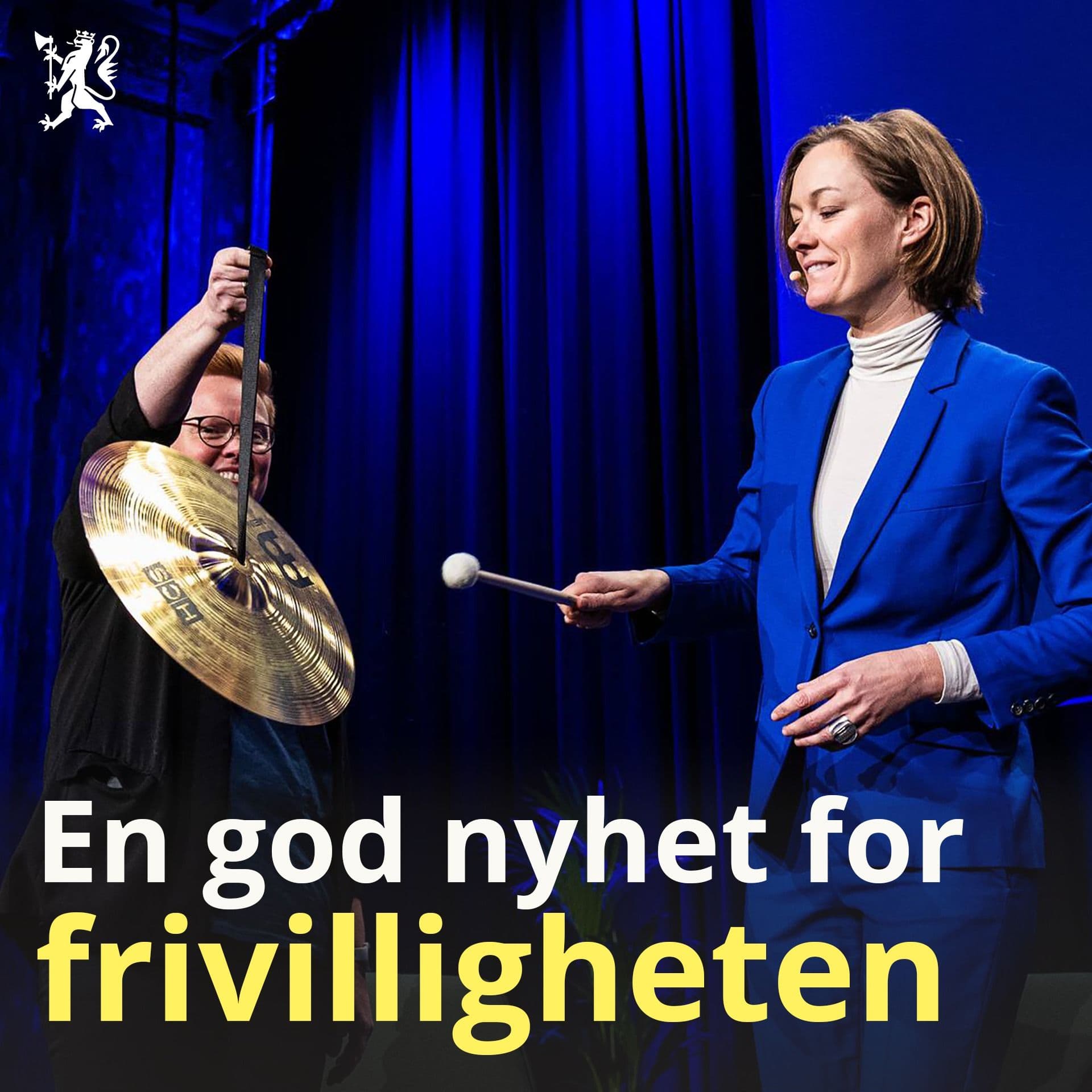 Grafikk med teksten En god nyhet for frivilligheten, med en person som slår på en gongong og en kvinne i blå dress.