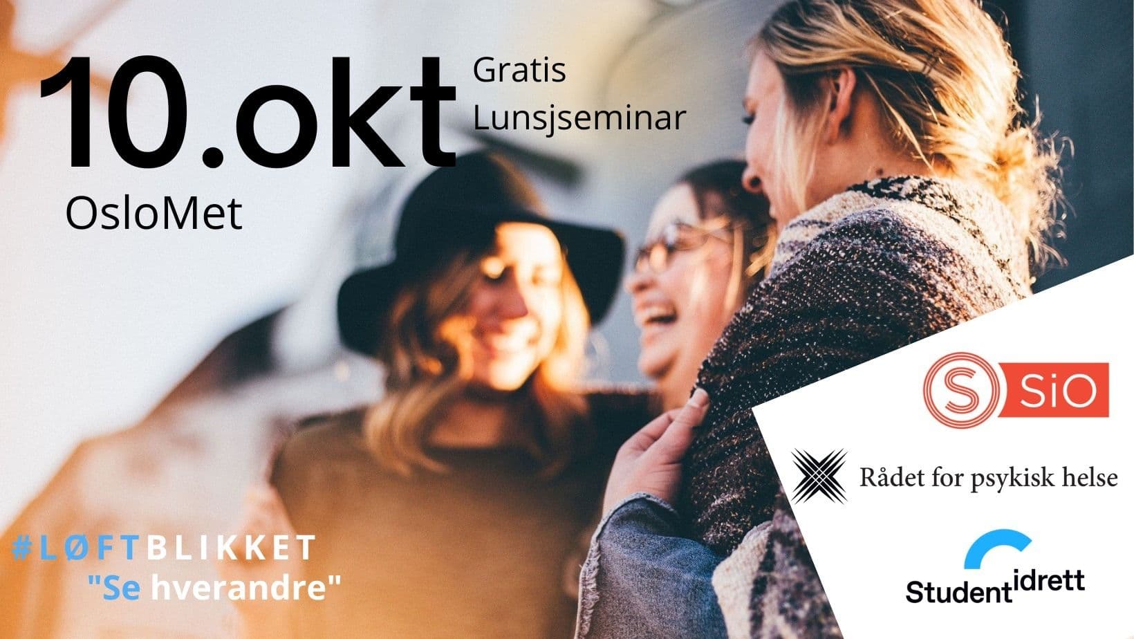 Stor gruppe studenter med NTNUI-flagg jubler med armene i været på en bro etter et arrangement.